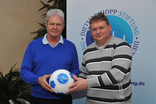 Josef Eller (r.) Gründer des Vereins "Kinder von der Straße" gemeinsam mit Dietmar Hopp. Foto: Dietmar Hopp Stiftung