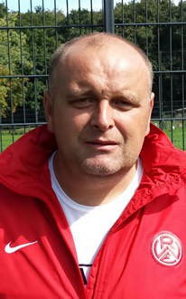 Mladen Bosniak - Bild 1 Mladen Bosniak - Bild 1 - Datum: 07.03.2015 - Tags: Trainer, AKTION FUSSBALLTAG e.V.
